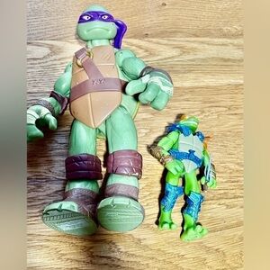 Lot Of 2 Teenage Mutant Ninja Turtles​​​​​​​​​​​​